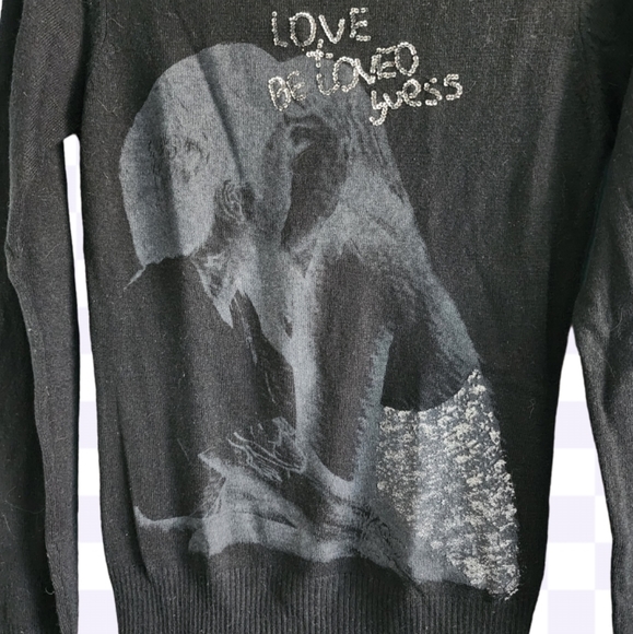 Preowned Guess  Turtle Neck Sweater. - Picture 4 of 4